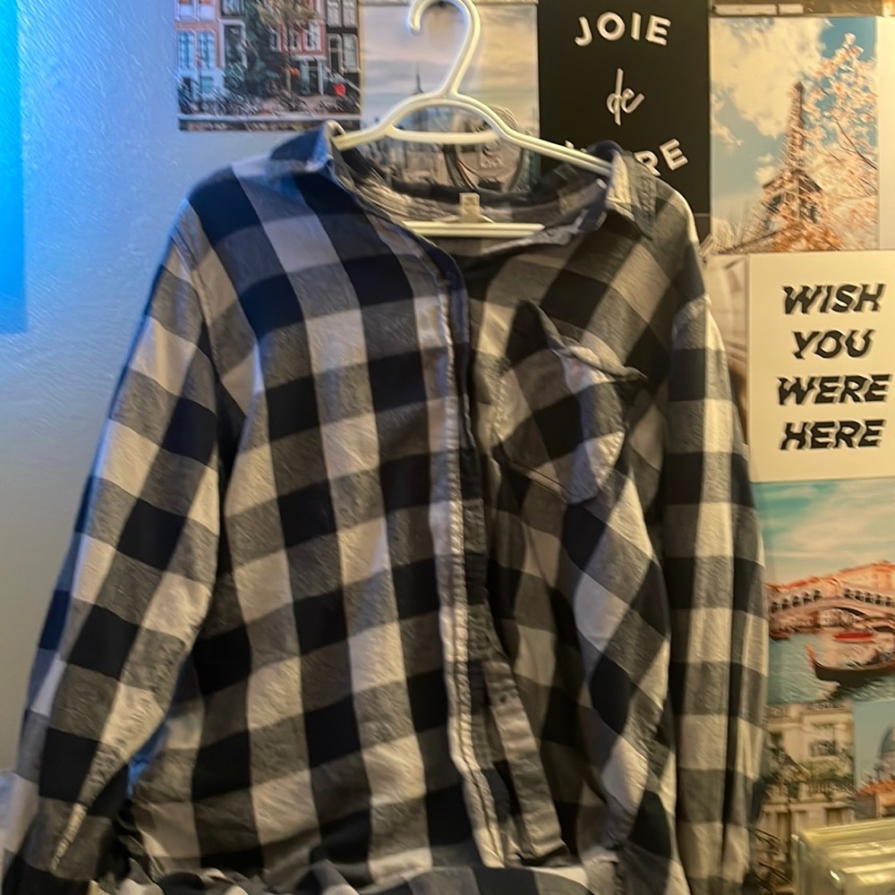 Size XL but fits like a large or medium